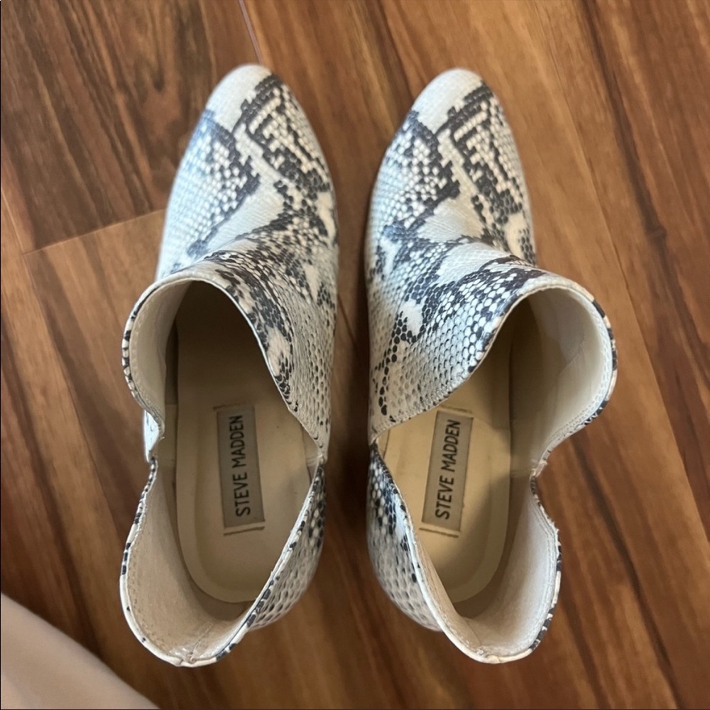 Steve Madden Snakeskin Bootie Size 10 - Picture 4 of 10